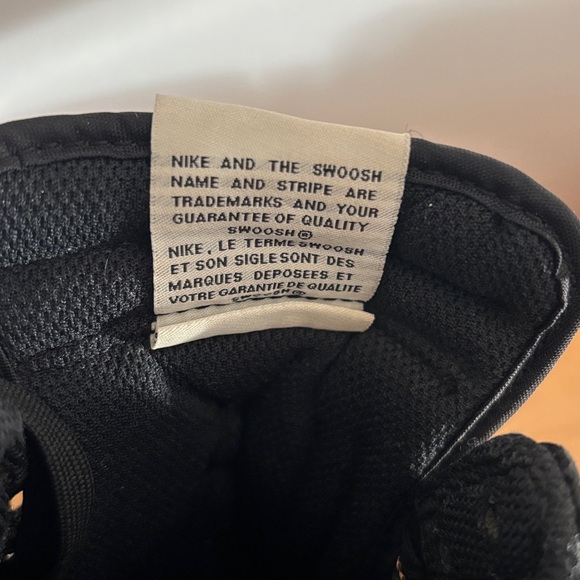 Nike Black Women's Wedge Sneakers - Picture 11 of 11